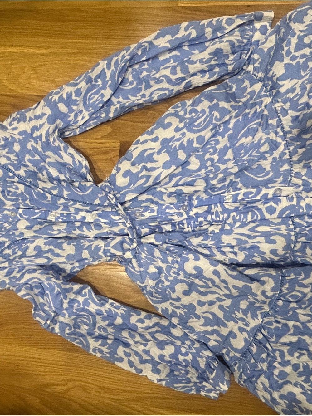Ellen Tracy Blue and White Abstract Print Blouse